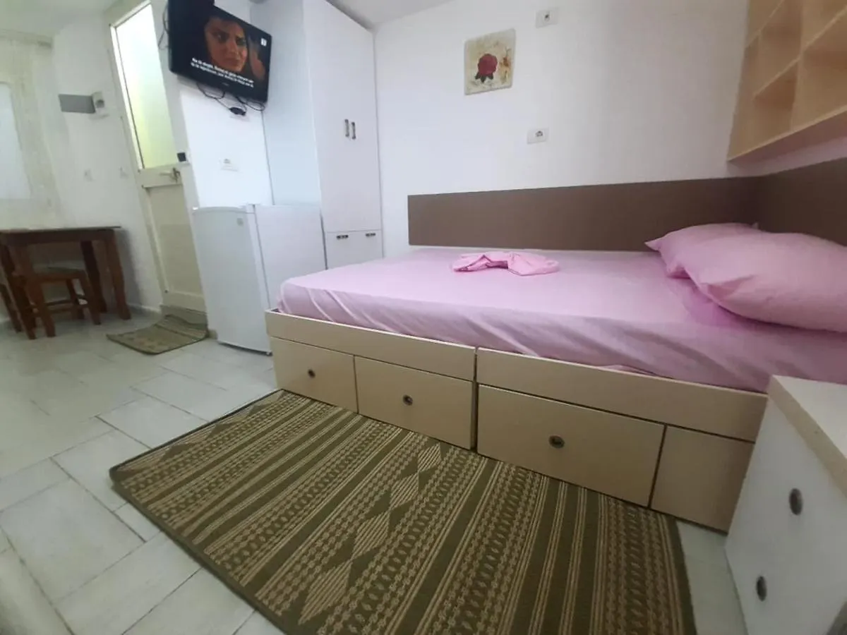 Lägenhet Lovely Apt.0-1 Tirana Albanien